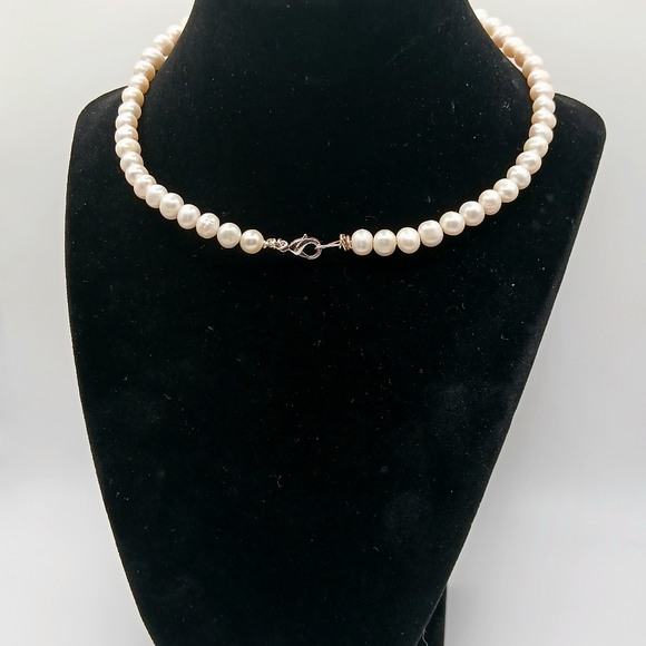 Elegant Freshwater Pearl Necklace on silver metal handcrafted - Picture 10 of 10